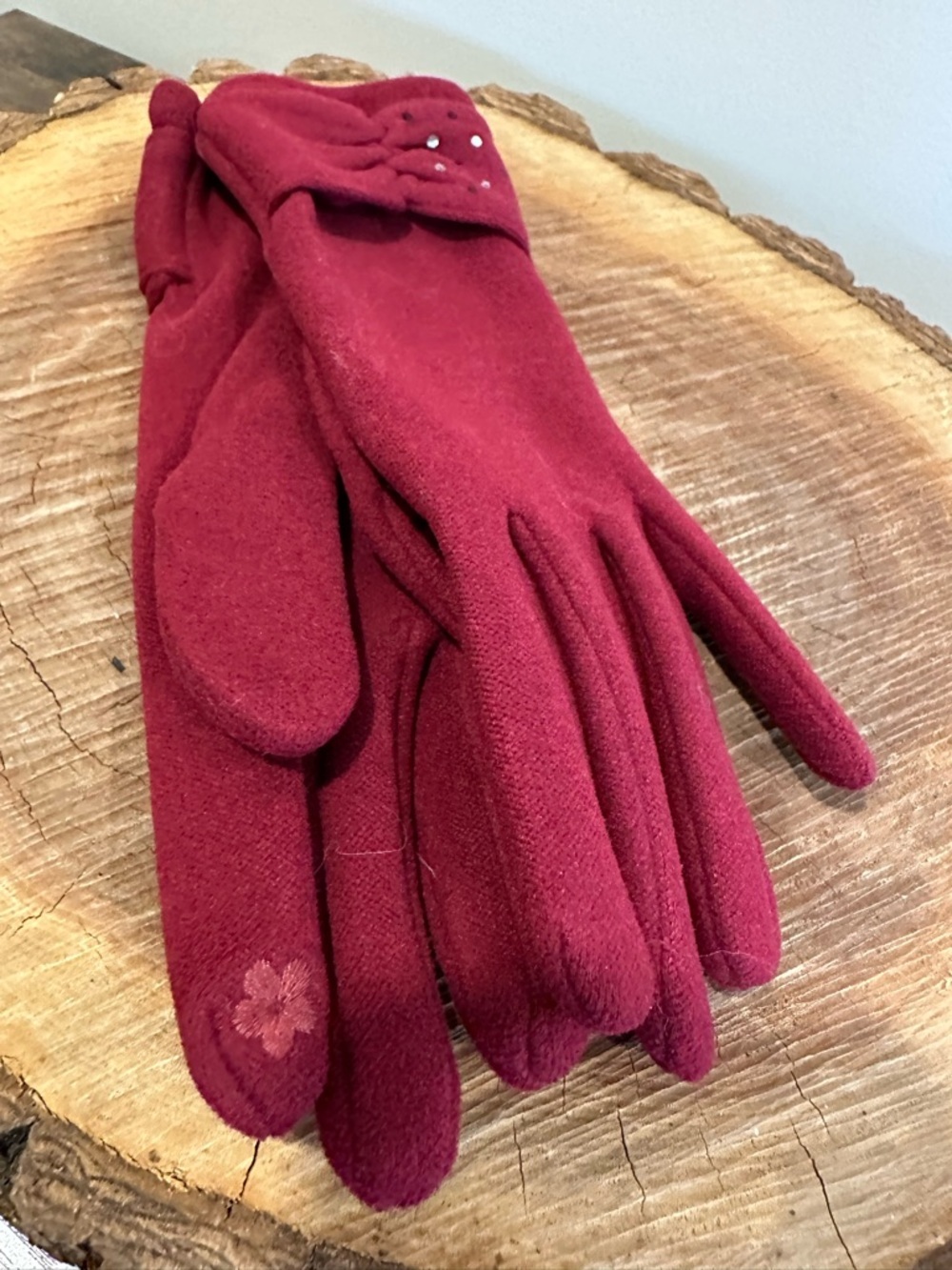 Women's Maroon Winter Gloves with Clover Detail - Picture 1 of 9